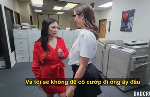 Thanh niên cho chủ nợ cùng chịch ghệ ngon để trừ dần